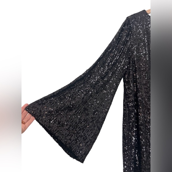 Gianni Bini Black Long Sleeve Sequin Mini Dress Bell Sleeve Size M - Picture 3 of 13